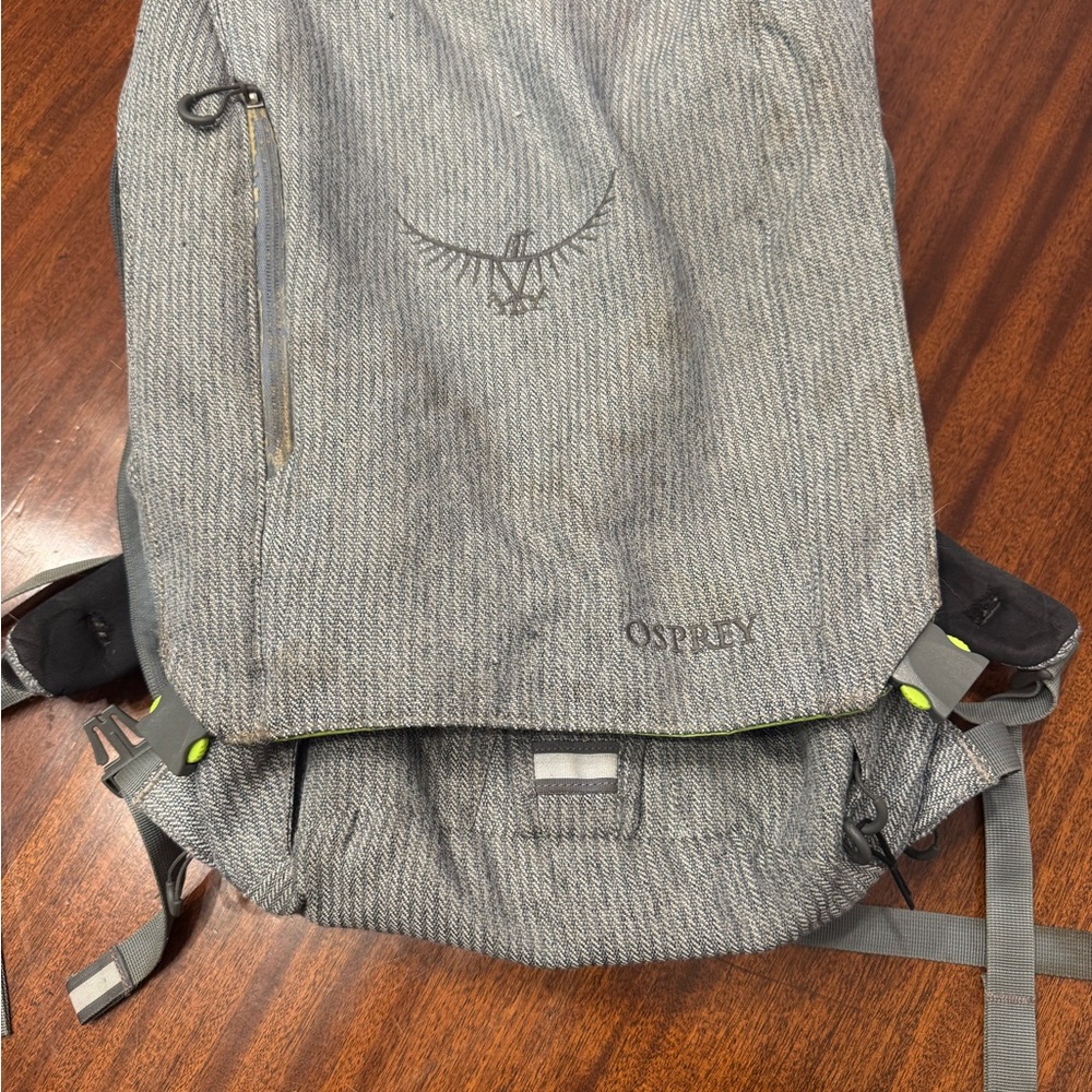 OSPREY Men's Heather Gray Everyday Backpack with Lime Accents